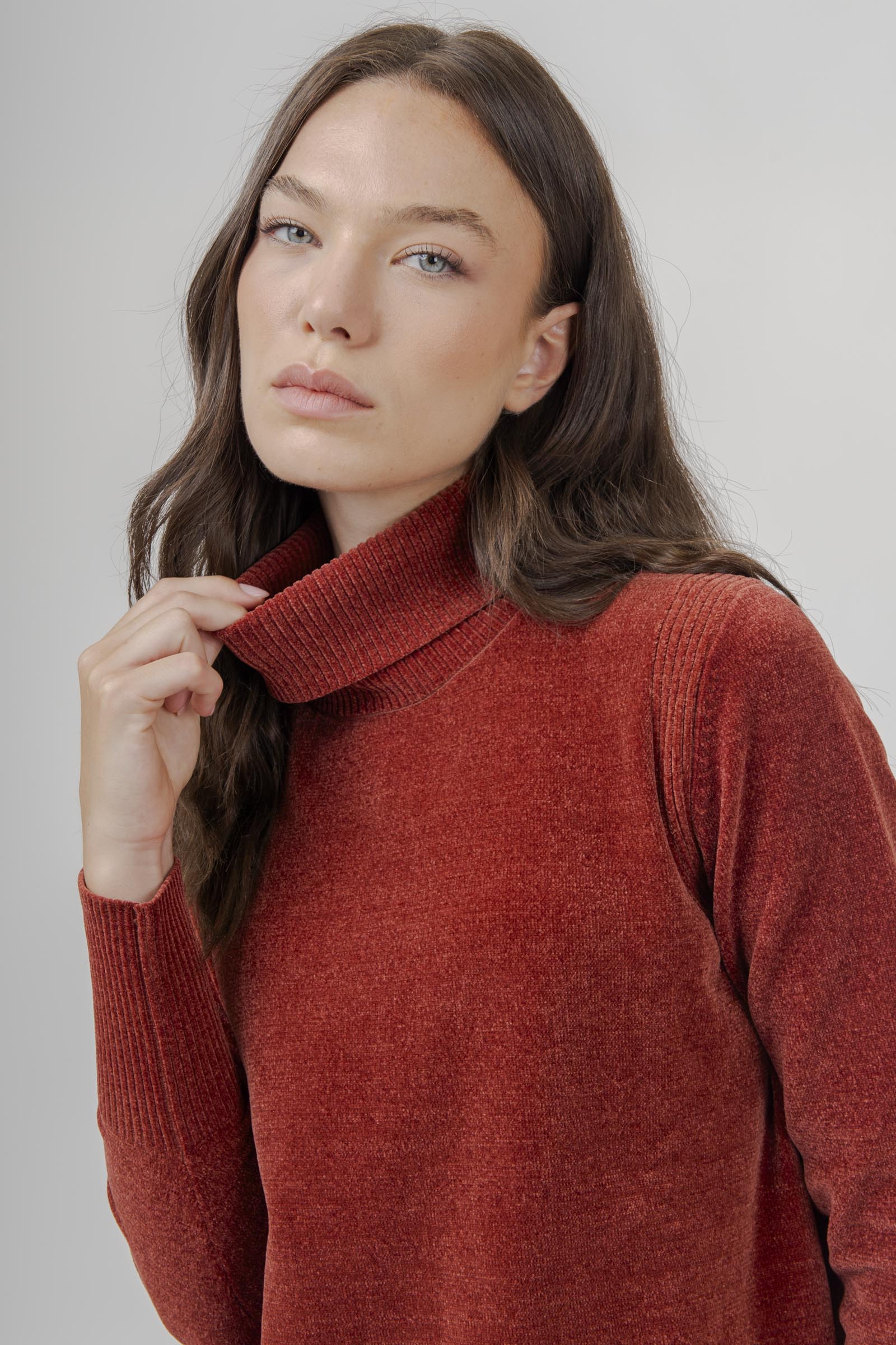 Velvet Vent Turtleneck Wom Sweater - 1