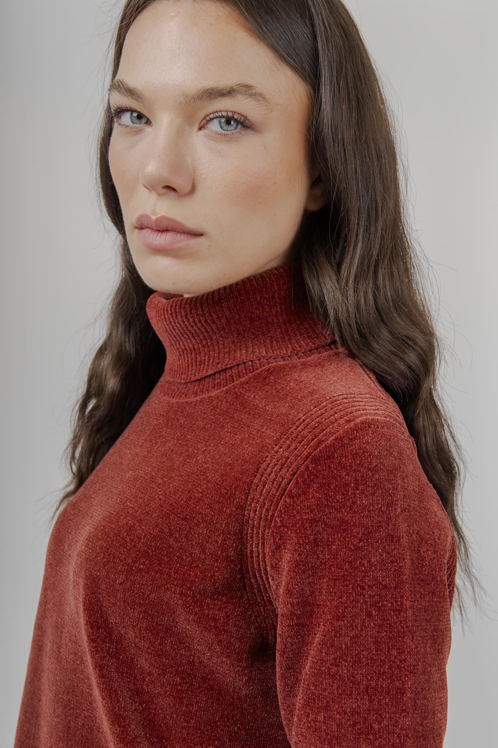 Velvet Vent Turtleneck Wom Sweater - 7