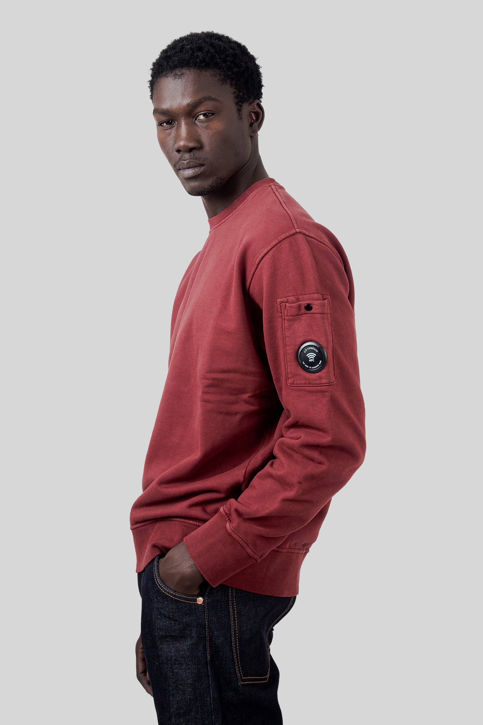C.p. Company Brushed And Emerized Diagonal Fleece Lens Crewneck Sweatshirt Bordeaux Uomo - 1