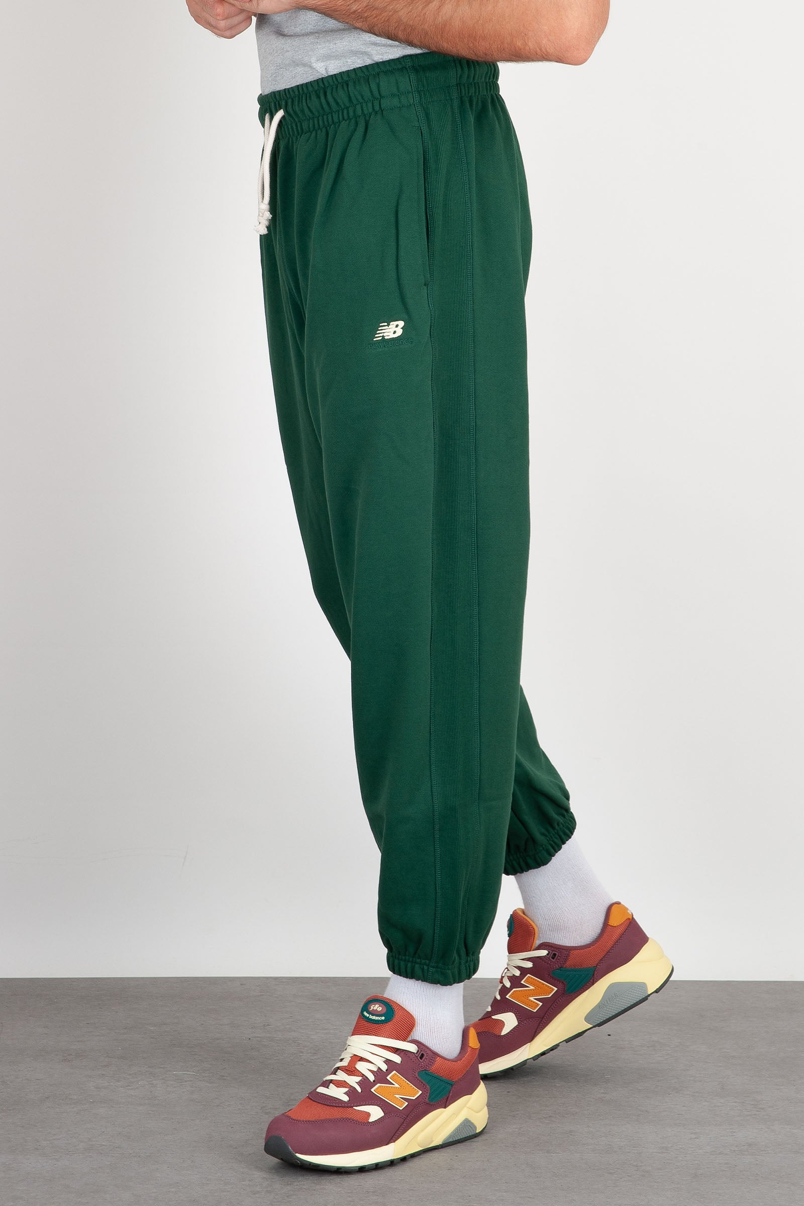 New Balance Pantalone in Felpa Remastered French Terry Verde Cotone - 1